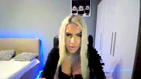 Snapshot of blondleyla chatting on November 2025 02:18:02 PM BlondLeyla online show from November 2025 02:18:02 PM