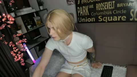 Snapshot of blondvibe chatting on May 2026 09:27:01 PM Alik online show from May 2026 09:27:01 PM