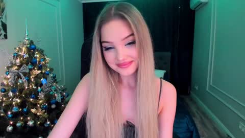 Snapshot of bloomingheart chatting on December 2024 03:27:01 PM Sophia online show from December 2024 03:27:01 PM