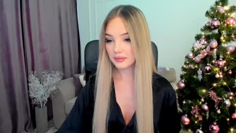 Snapshot of bloomingheart chatting on December 2024 11:49:02 AM Sophia online show from December 2024 11:49:02 AM