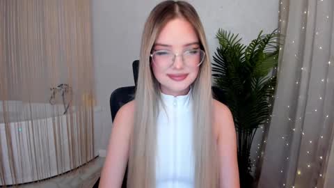 Snapshot of bloomingheart chatting on January 2025 07:45:01 PM Sophia online show from January 2025 07:45:01 PM