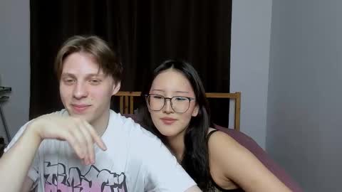 Sasha and Maria online show from November 2025 08:21:02 PM