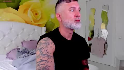 Nico online show from October 2025 07:50:01 AM