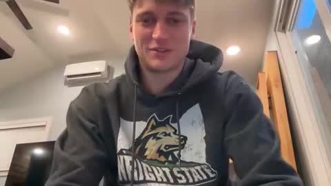 Snapshot of blue_eyed_beau chatting on February 2026 04:33:02 AM Beau online show from February 2026 04:33:02 AM