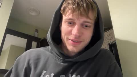 Snapshot of blue_eyed_beau chatting on March 2026 03:46:02 AM Beau online show from March 2026 03:46:02 AM