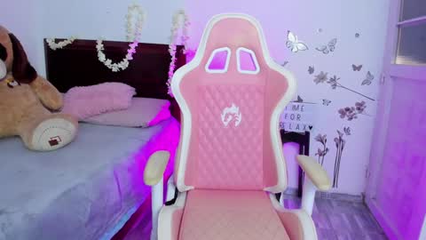 Snapshot of blue_petite chatting on January 2025 07:22:01 PM Linda online show from January 2025 07:22:01 PM
