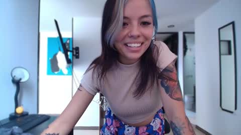 Snapshot of blue_tatuu1 chatting on November 2025 06:43:02 PM Alice bleu for friends online show from November 2025 06:43:02 PM