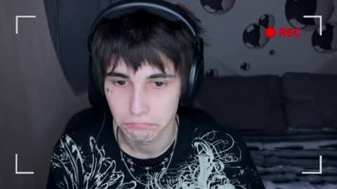 Snapshot of blue_w0rld chatting on October 2025 02:29:01 PM SONNYVAN online show from October 2025 02:29:01 PM