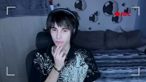 Snapshot of blue_w0rld chatting on November 2025 05:18:02 AM SONNYVAN online show from November 2025 05:18:02 AM