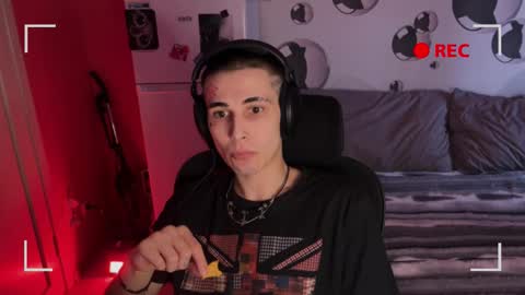 Snapshot of blue_w0rld chatting on November 2025 06:57:02 AM SONNYVAN online show from November 2025 06:57:02 AM