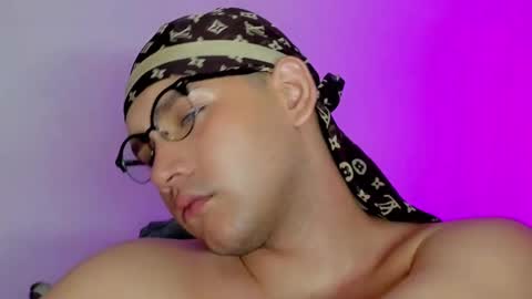 Snapshot of bluehsunny chatting on October 2025 08:45:02 AM alexander online show from October 2025 08:45:02 AM