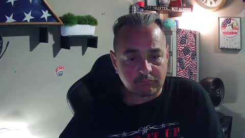 blueyz_chi_town online show from October 2025 02:21:02 AM