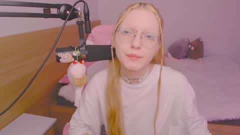 Snapshot of blush_alert chatting on June 2026 10:49:02 AM Diana online show from June 2026 10:49:02 AM