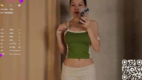 Snapshot of blushinbloom chatting on November 2025 06:23:02 AM Dolores online show from November 2025 06:23:02 AM