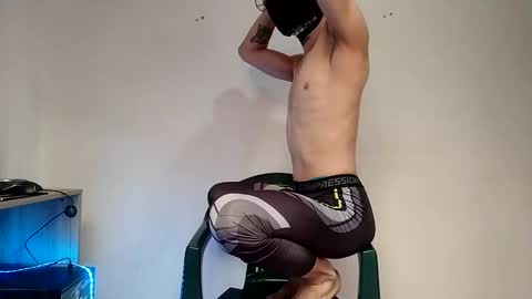 Snapshot of bluu_boy chatting on March 2025 06:01:02 PM Blu Boy online show from March 2025 06:01:02 PM