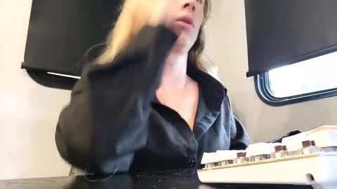 Snapshot of bmorganne420 chatting on November 2025 06:24:02 PM MamaMorgan online show from November 2025 06:24:02 PM