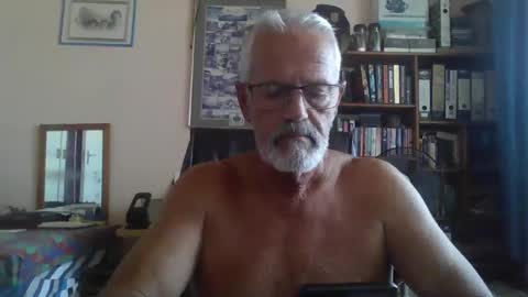 Snapshot of bobbgud chatting on April 2026 12:01:01 PM Bobbgud online show from April 2026 12:01:01 PM