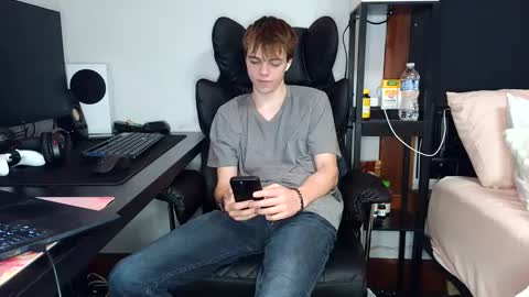 Snapshot of bobby72738 chatting on September 2025 02:26:01 AM bobby72738 online show from September 2025 02:26:01 AM