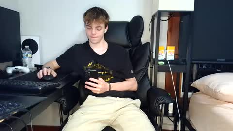 Snapshot of bobby72738 chatting on September 2025 11:54:01 PM bobby72738 online show from September 2025 11:54:01 PM