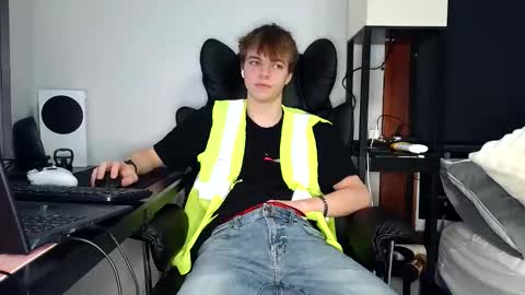 Snapshot of bobby72738 chatting on October 2025 02:56:02 AM bobby72738 online show from October 2025 02:56:02 AM