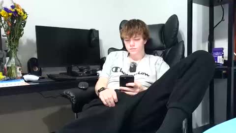 bobby72738 online show from February 2026 03:33:01 AM