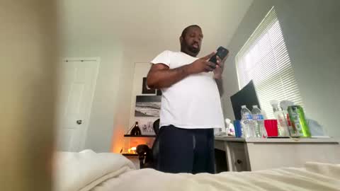 Snapshot of bobbyjones88034 chatting on September 2025 02:32:01 PM Luv bug online show from September 2025 02:32:01 PM