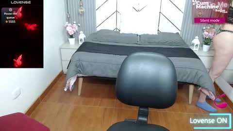 Snapshot of bom_bomx chatting on October 2025 11:46:01 PM Paris online show from October 2025 11:46:01 PM