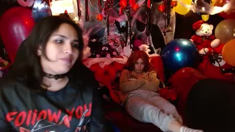 Snapshot of bom_bomx chatting on November 2025 02:19:01 PM Paris online show from November 2025 02:19:01 PM