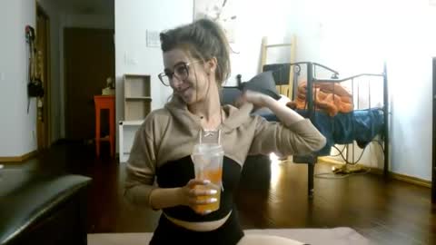 Snapshot of bombshellbaeby chatting on September 2025 09:52:01 AM BombshellBaeby online show from September 2025 09:52:01 AM