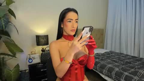 Snapshot of bombshelllaurax chatting on February 2026 03:02:01 AM bombshelllaurax online show from February 2026 03:02:01 AM