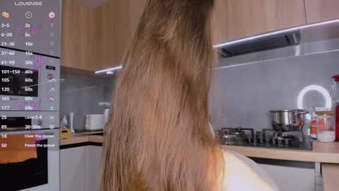 Snapshot of bondgirl4fun chatting on December 2024 03:15:01 PM Olly online show from December 2024 03:15:01 PM