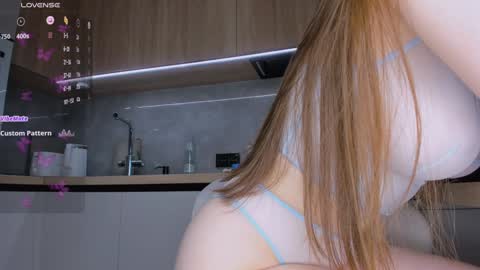 Snapshot of bondgirl4fun chatting on December 2024 09:45:02 AM Olly online show from December 2024 09:45:02 AM