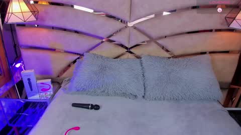 bonet_iris online show from May 2026 11:06:01 AM