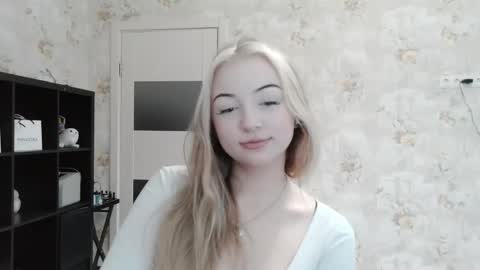 Snapshot of bonggarrido chatting on October 2025 06:25:02 AM Ella online show from October 2025 06:25:02 AM