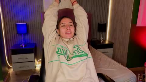 bonnali_lune online show from June 2026 10:16:02 AM