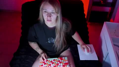 Bonnie Help me reach 500 likes online show from November 2025 10:15:02 PM