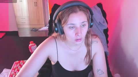 Bonnie Help me reach 500 likes online show from February 2026 06:30:01 PM