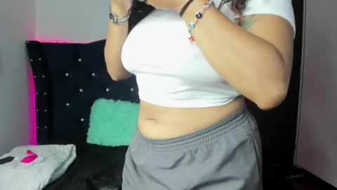 Snapshot of bonnie_tucci_ chatting on September 2025 01:02:01 PM Bonnie online show from September 2025 01:02:01 PM
