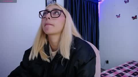 Soffy Brooks Independent model online show from April 2026 03:35:01 AM