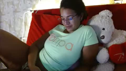 Snapshot of bonvivantb chatting on December 2024 02:27:02 PM Queen Bon Vivantt online show from December 2024 02:27:02 PM