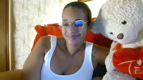 Snapshot of bonvivantb chatting on December 2024 03:53:01 AM Queen Bon Vivantt online show from December 2024 03:53:01 AM