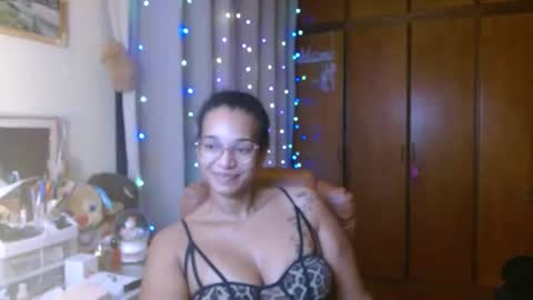 Snapshot of bonvivantb chatting on January 2025 02:43:01 AM Queen Bon Vivantt online show from January 2025 02:43:01 AM