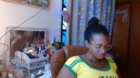 Snapshot of bonvivantb chatting on February 2025 10:22:02 PM Queen Bon Vivantt online show from February 2025 10:22:02 PM