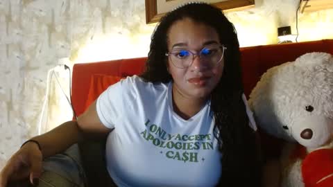 Snapshot of bonvivantb chatting on February 2025 10:43:02 PM Queen Bon Vivantt online show from February 2025 10:43:02 PM