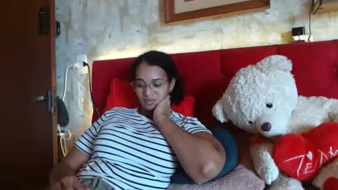 Snapshot of bonvivantb chatting on February 2025 04:41:02 PM Queen Bon Vivantt online show from February 2025 04:41:02 PM