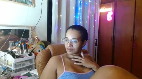 Snapshot of bonvivantb chatting on March 2025 05:01:01 AM Queen Bon Vivantt online show from March 2025 05:01:01 AM