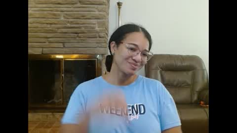 Snapshot of bonvivantb chatting on September 2025 01:44:02 PM Queen Bon Vivantt online show from September 2025 01:44:02 PM