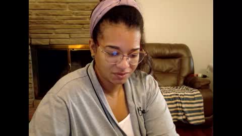 Queen Bon Vivantt online show from November 2025 02:18:01 PM