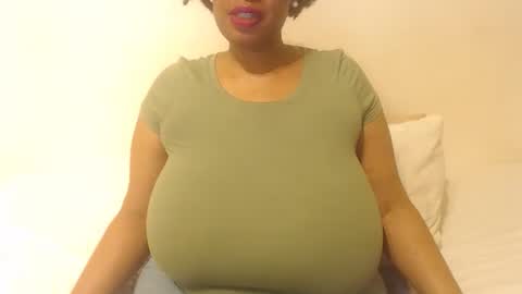 Snapshot of boobyqueen24 chatting on September 2025 04:39:01 PM boobyqueen online show from September 2025 04:39:01 PM