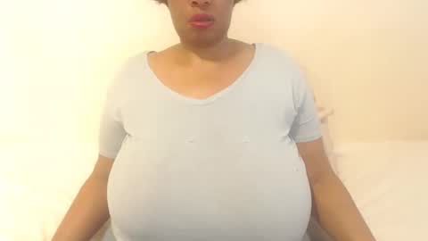 Snapshot of boobyqueen24 chatting on October 2025 06:00:01 AM boobyqueen online show from October 2025 06:00:01 AM